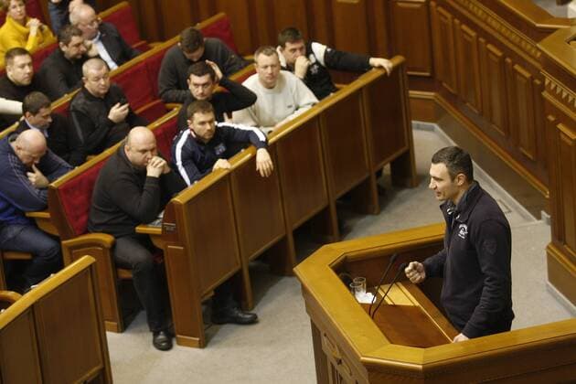 ITAR-TASS: KIEV, UKRAINE. FEBRUARY 20, 2014. Ruslan Koshulinsky (R), deputy chairman of the Ukrainian parliament, Verkhavna Rada, addresses parliamentarians during an extraordinary meeting. The meeting discussed the pros and cons of reinstating the 2004 constitution.  0000001 RE13A597
