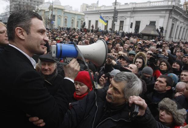 Ukrainian opposition leader and head of the UDAR (Punch) party Vitaly Klitschko (L) greets people outside the Ukrainian Parliament building in Kiev on February 22, 2014.  KIE2014022205