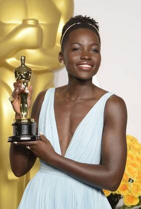 OSCARS: Beste Nebendarstellerin, Preisträgerinnen 2011-2020 Lupita Nyong o, winner of best supporting actress for 12 Years A Slave poses with her Oscar backstage during the 86th Academy Awards at the Hollywood & Highland Center on March 2, 2014 in the Hollywood section of Los Angeles.  LAP20140302856