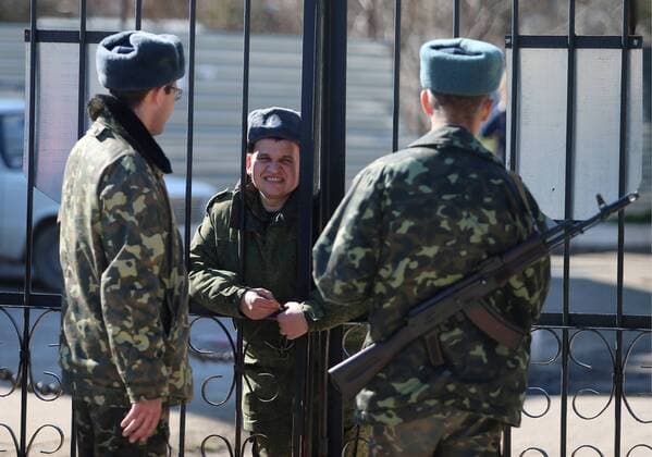 ITAR-TASS: SEVASTOPOL, CRIMEA, UKRAINE. MARCH 5, 2014. Ukrainian servicemen are in the grounds of the Pokryshkin airbase at Belbek in Sevastopol, Crimea.  premiumd RE13BC5B