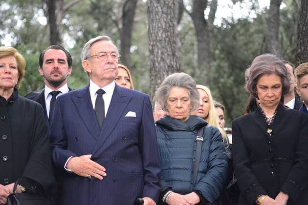 die griechische Exkönigin Anne Marie von Dänemark neben ihrem Gatten Koenig aD Konstantin II, Prinzessin Irene von Griechenland und Königin Sophia von Spanien