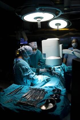 Surgeons performing an operation 