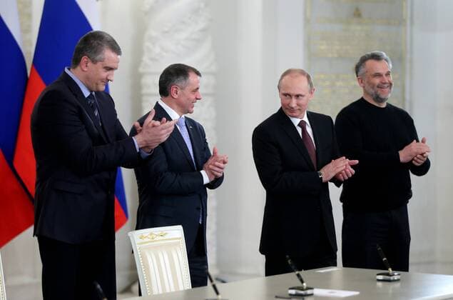 ITAR-TASS: MOSCOW, RUSSIA. MARCH 18, 2014. Crimean Prime Minister Sergei Aksenov, Crimean Supreme Council chairman Vladimir Konstantinov, Russian president Vladimir Putin, and Sevastopol head Alexei Chalyi (L-R front) sign an interstate unification agreement between the Russian Federation, the Republic of Crimea and the city of Sevastopol. Under the terms of the agreement, the Republic of Crimea and Sevastopol become federal subjects of the Russian Federation.  Aufmcher RE13D25A