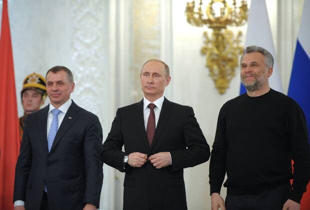 ITAR-TASS: MOSCOW, RUSSIA. MARCH 18, 2014. Crimean Supreme Council chairman Vladimir Konstantinov, Russian president Vladimir Putin, and Sevastopol head Alexei Chalyi (L-R) after signing an interstate unification agreement between the Russian Federation, the Republic of Crimea and the city of Sevastopol. Under the terms of the agreement, the Republic of Crimea and Sevastopol become federal subjects of the Russian Federation.  premiumd Aufmacher RE13D29A