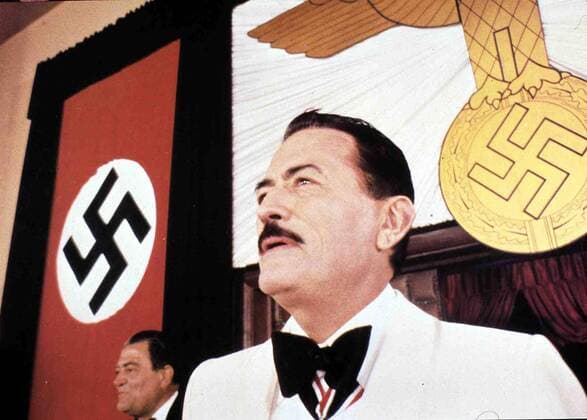 Gregory Peck Im suedamerikanischen Exil huldigt der beruechtigte KZ-Arzt Josef Mengele (Gregory Peck) nach wie vor seinem Fuehrer. 1978 UnitedArchives01230997