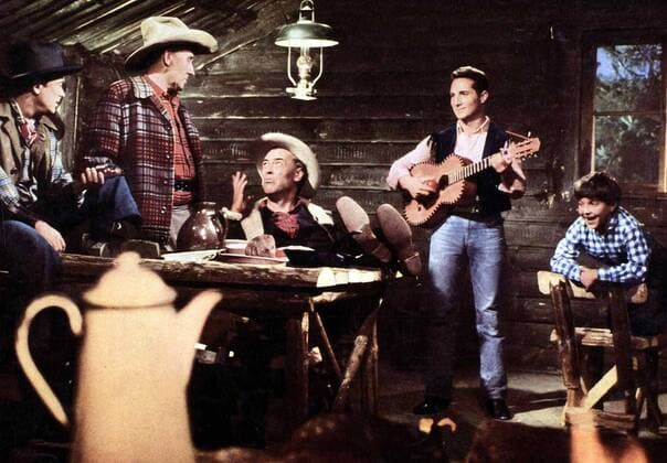 Freddy Quinn Freddy (Freddy Quinn,2vl) unterhält die Kanadier mit Gitarrenspiel und Gesang. 1959 UnitedArchives01275314