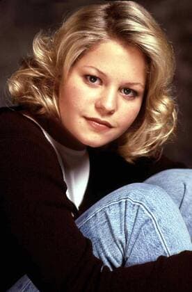 Candace Cameron Bure Obwohl ihr keiner so recht glauben will, zieht Melissa Connell (Candace Cameron Bure) gegen ihren Vergewaltiger vor Gericht. 1996 UnitedArchives01275532