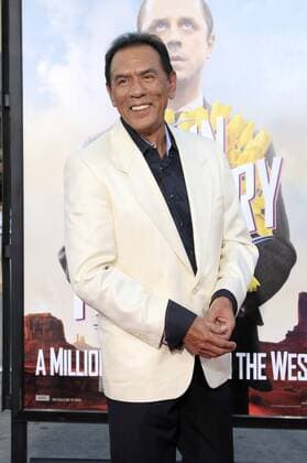 Wes Studi bei der Premiere des Kinofilms A Million Ways to Die in the West im Regency Village Theater. Los Angeles, 15.05.2014