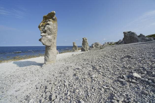 Steinskulpturen im Raukgebiet Langhammars, Schweden, Gotland, Faroe Raukar, seastacks of Langhammars, Sweden, Gotland, Faroe BLWS363944