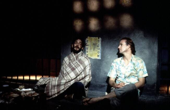 OSCARS. Bester Hauptdarsteller. Preisträger 1981-1990 Raul Julia, William hurt Der homosexuelle Haeftling Molina (William Hurt) wird im Gefaengnis einer suedamerikanischen Militaer- diktatur als Spitzel auf den politischen Gefangenen Valentin (Raul Julia) angesetzt. 1985 UnitedArchives01351171