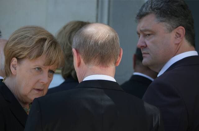 ITAR-TASS: BENOUVILLE, FRANCE. JUNE 6, 2014. German Chancellor Angela Merkel, Russian President Vladimir Putin, and Ukrainian President-Elect Petro Poroshenko (L-R) talking as they arrive at Benouville Castle (Chateau de Benouville) for the celebrations marking the 70th anniversary of the Allied Forces D-Day landings in Normandy.  RE14669A