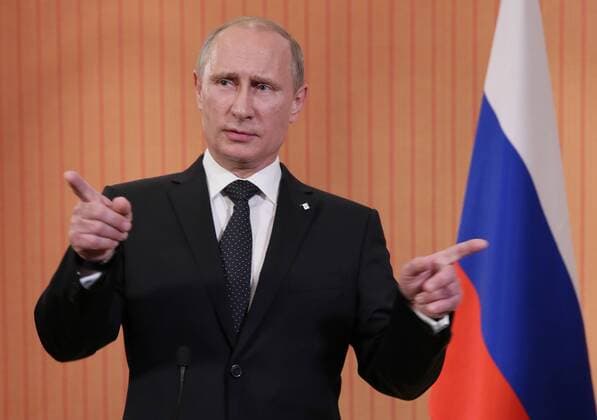 ITAR-TASS: OUISTREHAM, FRANCE. JUNE 6, 2014. Russian President Vladimir Putin talks to the media after the celebrations marking the 70th anniversary of the Allied Forces D-Day landings in Normandy.  premiumd Aufmacher RE14673D