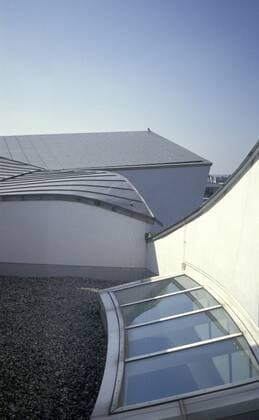 Architektur von Tadao Ando Weil am Rhein, Germany. Vitra Design Museum opened in 1989. Architect: Frank Gehry, Tadao Ando, Zaha Hadid and Nicholas Grimshaw. The Vitra Design Museum is internationally active as a cultural institution that has made a major contribution to the research and popular dissemination of design. Weil am Rhein, Vitra Design Museum (Arch. Frank Gehry)  ZB5486_241371_0234