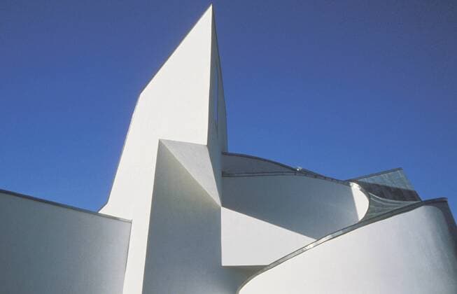 Architektur von Tadao Ando Weil am Rhein, Germany. Vitra Design Museum opened in 1989. Architect: Frank Gehry, Tadao Ando, Zaha Hadid and Nicholas Grimshaw. The Vitra Design Museum is internationally active as a cultural institution that has made a major contribution to the research and popular dissemination of design. Weil am Rhein, Vitra Design Museum (Arch. Frank Gehry)  ZB5486_241371_0235
