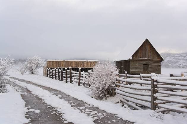 A barn and paddock with fencing in the snow in the Green River Lakes area. 