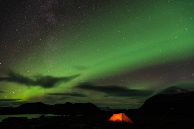 Zelt mit Nordlicht (Aurora borealis), Kebnekaisefjaell, Norrbotten, Lappland, Schweden, September 2012 McPGUN McPGUN