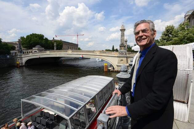 Friedrichsbrücke über der Spree: Sie führt zur Museumsinsel (UNESCO-Weltkulturerbe). 27.06.2014 Einweihung der Friedrichsbrücke Architekt Professor Bernhard Strecker (74)
