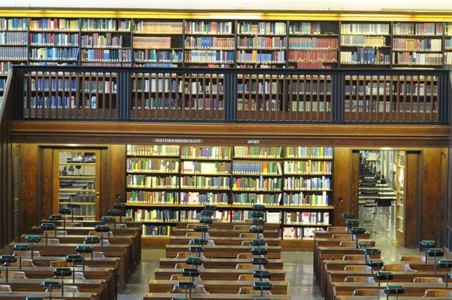 Deutsche Bücherei, Nationalbibliothek Leipzig. Lesesaal. Deutscher Platz 1 Leipzig. Etwa 10.000 Besucher kamen am Freitagabend 27.06.2014 zur Langen Nacht der Wissenschaften in Leipzig. 40 Einrichtungen beteiligten sich an der großen Panoramaschau der Leipziger Forschung, die Universität Leipzig, mehrere Hochschulen und die Max-Planck-Institute. Photo.:Stefan Nöbel-Heise