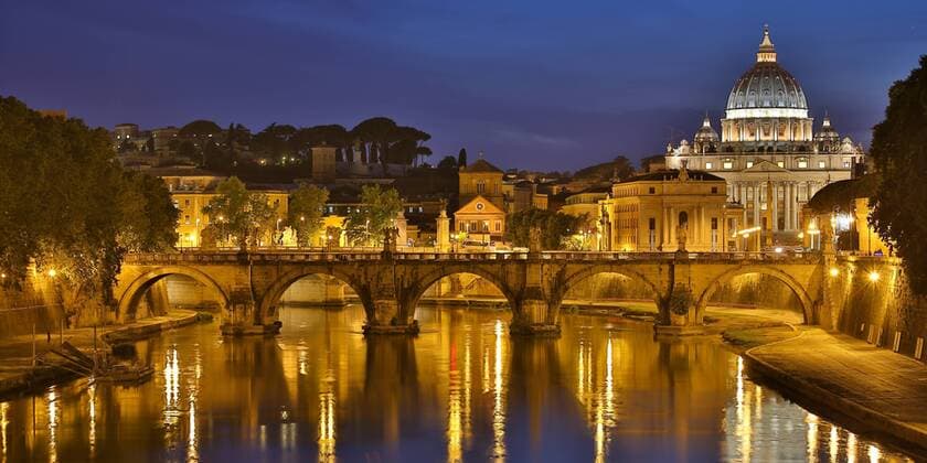 Petersdom, vorne Engelsbrücke oder Ponte Sant Angelo und Tiber, Blaue Stunde, Vatikan, Rom, Latium, Italien, Europa ibxmra03923650.jpg