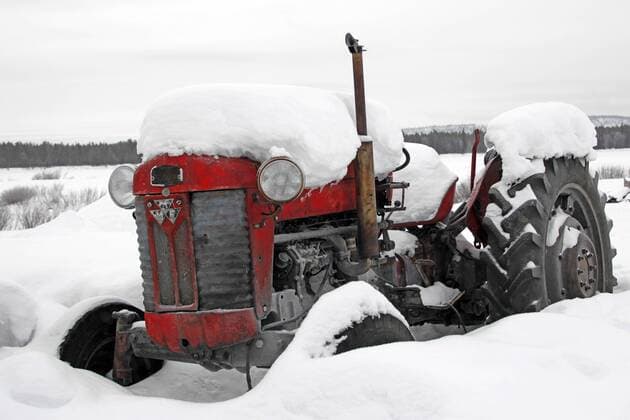 eingeschneiter alter Traktor , Finnland, Lappland snow covered old tractor, Finland, Lapland BLWS357515