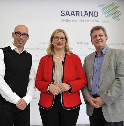Landespressekonferenz zum Thema Netzwerk Energie-Innovation am Dienstag (15.07.2014) in der Staatskanzlei in Saarbrücken. Im Bild: (v.l.) Dr. Hanno Dornseifer, Vorstand der VSE AG, Anke Rehlinger, Ministerin für Wirtschaft, Arbeit, Energie und Verkehr (SPD), und Michael Igel von der Hochschule für Technik und Wirtschaft.