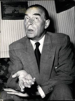 Aug. 08, 1954 - Erich Maria Remarque arrived in Munich: Erich Maria Remarque (Erich Maria Remarque) the famous writer arrived in Munich, where he will stay several days on vacation.  - ZUMAk09