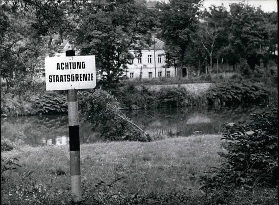 Sep. 09, 1959 - Oder-Neisse-Border is Stateborder : 20 years ago, on the 1st Sept. 1939, Poland was invaded by Hitler s SS. When the Russians set Poland free there was drawn a provisional border in 1945 between Germany and Poland; the German Democratic Republic and Poland made a stateborder of that. Photo shows was taken in Aug. 1959 at the Neisse near Gorlitz (GORLITZ). The sign in front is on german ground; the house on the other side of the river Neisse belongs already to Poland.  - ZUMAk09