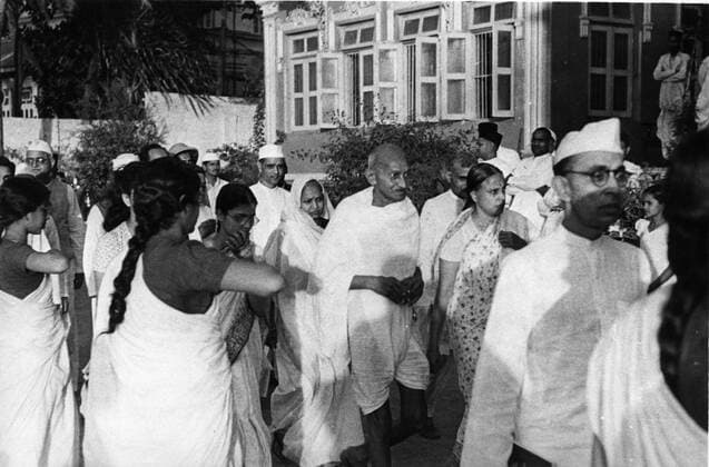 IMAGO ICONS: Mahatma Gandhi Oct. 6, 1935 - Delhi, India - Religious leader MAHATMA GANDHI arrives in Delhi during his tour surrounded by friends on his arrival at The Delhi station. Delhi India  - ZUMAk09
