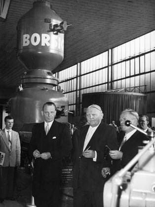 Sep. 27, 1953 - Berlin, Germany - As Germany s minister of economic affairs from 1949 to 1963, LUDWIG ERHARD crafted the plan for West Germany s post-World War II economic recovery, sometimes called the German economic miracle. In 1957 he was named vice chancellor, and in 1963 he succeeded Konrad Adenauer as chancellor. PICTURED: LUDWIG ERHARD visiting Industry exhibit in Berlin. Berlin Germany  - ZUMAk09