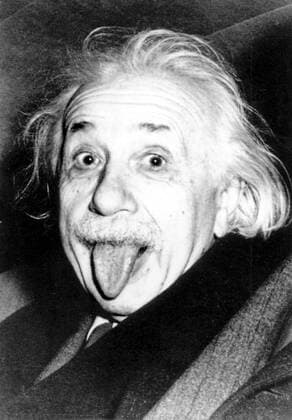 Ikonische Bilder der Zeitgeschichte March 14, 1951 - Princeton, NJ, U.S. - ALBERT EINSTEIN showing his tongue to the photographers on his 72nd birthday. Theoretical physicist EINSTEIN who s one of the greatest physicists of all time, produced much of his remarkable work during his stay at the Patent Office and in his spare time. While best known for the Theory of Relativity, he was awarded the 1921 Nobel Prize for Physics. Princeton U.S.  - ZUMAk09