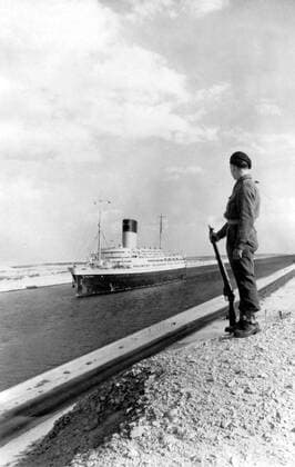 Jan. 1, 1956 - Port Said, Egypt - Suez Crisis also called Suez-Sinai War was the Israel-Egypt encounter at the end of October and the beginning of November 1956, which resulted in Israel s seizure of the Sinai Peninsula and brought to a head the tension that had been simmering in Arab-Israeli relations for several years. PICTURED: A British soldier at Suez Channel before outbreak of Suez Crisis.. Port Said Egypt  - ZUMAk09
