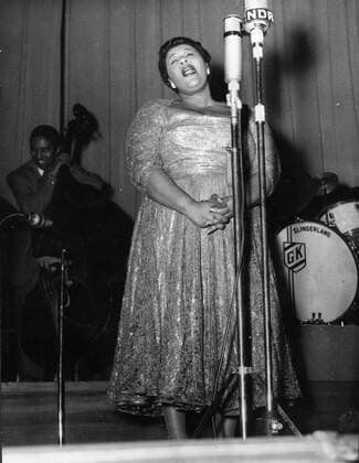 IMAGO ICONS: Ella Fitzgerald May 8, 1960 - Location Unknown - ELLA FITZGERALD (1917-1996) was a jazz and song vocalist also referred to as the First Lady of Song, and Lady Ella. PICTURED: Ella Fitzgerald performing during a concert.  - ZUMAk09