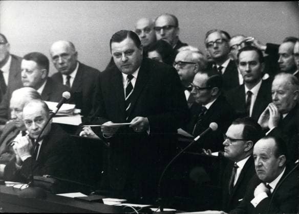 Aug. 08, 1962 - Minister Strauss Answers in the Federal Diet - As the Representant of the Goverment from the Federal Republic of Germany, Minister Strauss andswers of the Questions in the Question-hour of the Federal Diet over the newspaper Der Spiegel OPS: Minister Strauss during the Question-hour.  - ZUMAk09