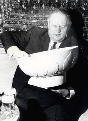 Apr 27, 1964 - Hanover, Germany - Federal Minister of Economics, KURT SCHMUCKER, tries to take a sip of water out of a big bowl at the Hanover Fair.. Hanover Germany  - ZUMAk09