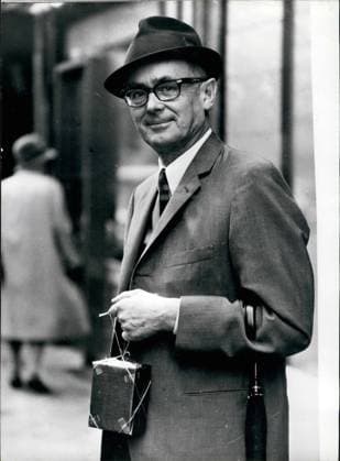 Jul. 07, 1972 - He s Packed Up! The resignation submitted earlier this week by Dr. Karl Schiller, the West German Minister of Economics and Finance, was accepted yesterday by Herr Brandt. Photo shows Dr. Karl Schiller pictured leaving his office.  - ZUMAk09
