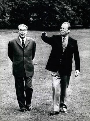 May 05, 1973 - BREZHNEV IN WEST GERMANY. The Soviet chief of a state behaving serenely and in a relaxed mood during his state visit in Bonn. Our picture, taken on 20.5.1973 shows Leonid Brezhnev with West German Chancellor Willy Brandt in the latter s private garden.  - ZUMAk09