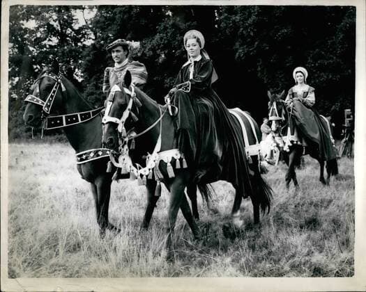 Sep. 09, 1952 - The Sword and The Rose .. Richard Todd and Glynis Johns is new film: Filming is in progress in Wilton Park, Beaconsfield, Bucks., of the new Walt Disney production The Sword and the Rose .. Richard Todd plays the art of Charles Brandon and Glynis John takes on the role of Mary Tudor. Photo shows Charles Brandon (Richard Todd) and Mary Tudor (Glynis Johns) followed by the Lady-in-Waiting (Jane Barrett) - during the filming.  - ZUMAk09