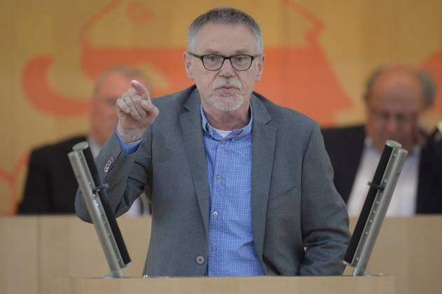 17.07.2014, xfux, Politik, Plenarsitzung im hessischen Landtag, v.l. Gerhard Merz (SPD Abgeordneter im Hessischen Landtag) Foto: Huebner Ulrich Politik, Plenarsitzung im hessischen Landtag