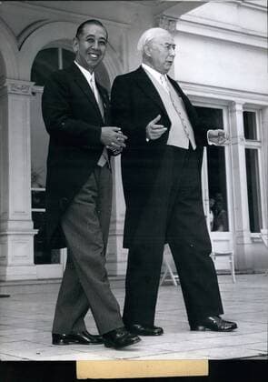 Jul. 07, 1959 - Kishi in Bonn: On his tour through Europe, on July 16th, 1959 the Japanese Prime Minister Kishi also visited the West German capital Bonn, where he met with President Prof. Theodor Heuss and Chancellor Dr. Konrad Adenauer. Photo Shows: Nobusuke Kishi (Nobusuke Kishi) and President Prof. Heuss (HEUSS), conversing.  - ZUMAk09