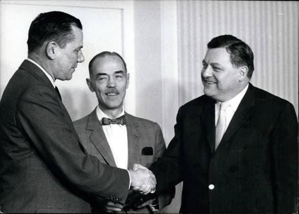 Mar. 03, 1960 - US Minister of Defense Spoke with Strauss - Problems in Connection with the Co-Operation Within the NATO and the integration of Supplement installations were discussed by US Minister of Defense, Gates and his German Colleague Franz Josef Strauss on March 21st in Bonn. Gates will also visit Berlin before going on to Austria. OPS: Gates, deputy US Ambassador Timberlake and Strauss.  - ZUMAk09