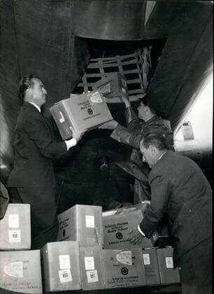 May 05, 1960 - Blood plasm for Chile: As first aid for the victims of the earthquake in Chile, on May 28th, packets of blood plasm and dextrose were flown from Frankfurt to Santiago-consul General of Chile in Frankfurt, Schubert - left - helped loading the medicines which were donated by a West-German firm.  - ZUMAk09