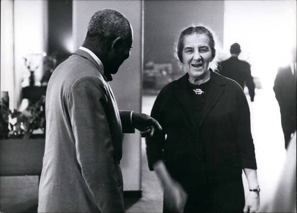 Sep. 09, 1963 - Mrs. Golda Meir, the Secretary of State for Foreign Affairs of Israel, during her stay at New York by cause of the Uno-Generalmeeting, withthe delegate of Dahomey.  - ZUMAk09