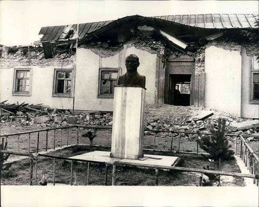 Aug. 25, 1966 - Earthquake scenes in Turkey.: Original pictures just received, show scenes from Varto, which took the full force of the earthquake which struck provinces in Eastern Turkey last Friday, which killed more than 2,300 people and rendered 70,000 homeless. Even houses built of stone, collapsed. Photo shows the remains of Varto s town hall, in front of it the monument to Attanturk, which remained undamaged. When the walls collapsed about 30 people were buried in the rubble. They died a terrible death- right up to Sunday night their groans and calls for help could be heard. Rescue operations proved too late - all sound ceased.  - ZUMAk09