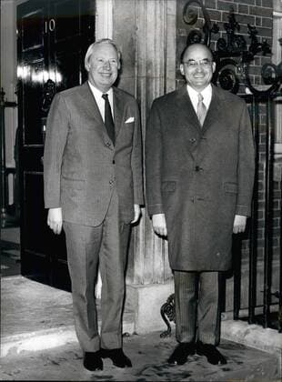 Apr. 04, 1973 - PRESIDENT OF MEXICO HAS LUNCH WITH THE PRIME MINISTER AT No 10 The President of Mexico LUIS ECHEVERRIA ,who is on a Three day state visit to London called on the Prime Minister MR EDWARD HEATH at No 10 Downing St. for talks and lunch. PHOTO SHOWS:- MR HEATH, left,seen greeting President ECHEVERRIA on his arrival at No 10 today  - ZUMAk09