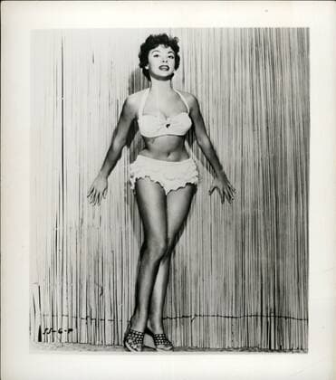 Rita Moreno im Bikini  - ZUMAk09