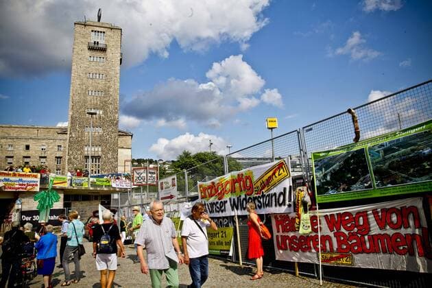 S21 Protest am Schlossgarten in Stuttgart Untere Anlagen am Baufeld