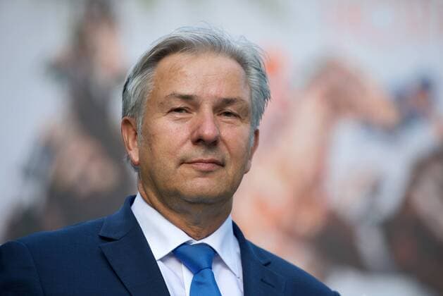 Pferdesport Rennsport TURF 10.08.2014 Rennbahn Hoppegarten Berlin 124.Grosser Preis von Berlin Siegerehrung Klaus WOWEREIT Regierender Buergermeister von Berlin