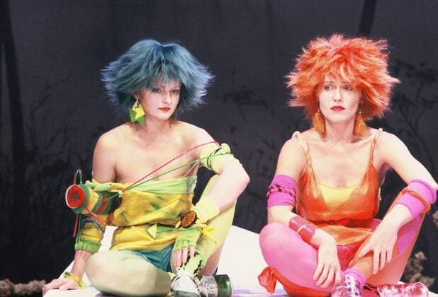 Humpe und Humpe Show mit Inga & Anette Humpe in Kostümen. das Spezial wurde im Jahre 1985 in der ARD ausgestrahlt.