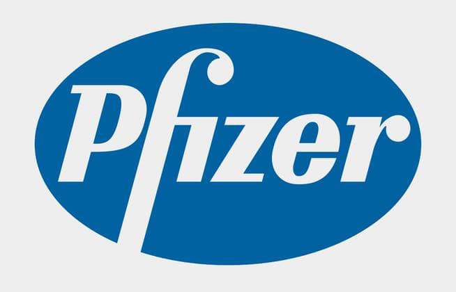 Unternehmen: Pfizer USA, New York City, 05.09.2014 Top 10 der umsatzstärksten Pharmaunternehmen weltweit An vierter Stelle der weltweit größten Pharmaunternehmen in 2013 steht der amerikanische Konzern Pfizer mit einem Umsatz von 51,6 Milliarden Dollar. Pfizer beschäftigte im vergangenen Jahr rund 90.000 Mitarbeiter in mehr als 80 Ländern. Präsident und CEO ist seit 2010 der Brite Ian Read. Foto: Logo von Pfizer USA, New York City, 09.05.2014 Top 10 best-selling pharmaceutical companies worldwide In fourth place, the world s largest pharmaceutical companies in 2013, the American company Pfizer has a turnover of $ 51.6 billion. Pfizer employs in the last year, about 90,000 employees in more than 80 countries. President and CEO since 2010, the Briton Ian Read. Photo: Logo of Pfizer Pfizer