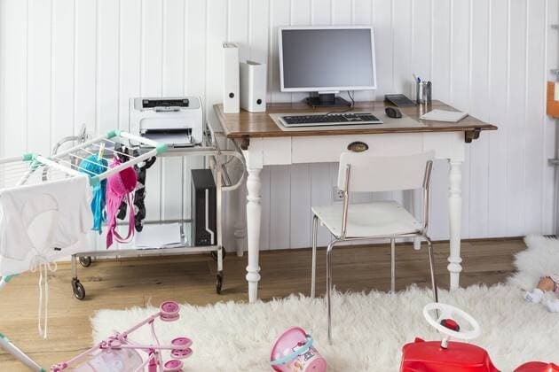 IMAGO Creative: Internationaler Frauentag, Mental Load und Care-Arbeit Messy home office property released  DR000278